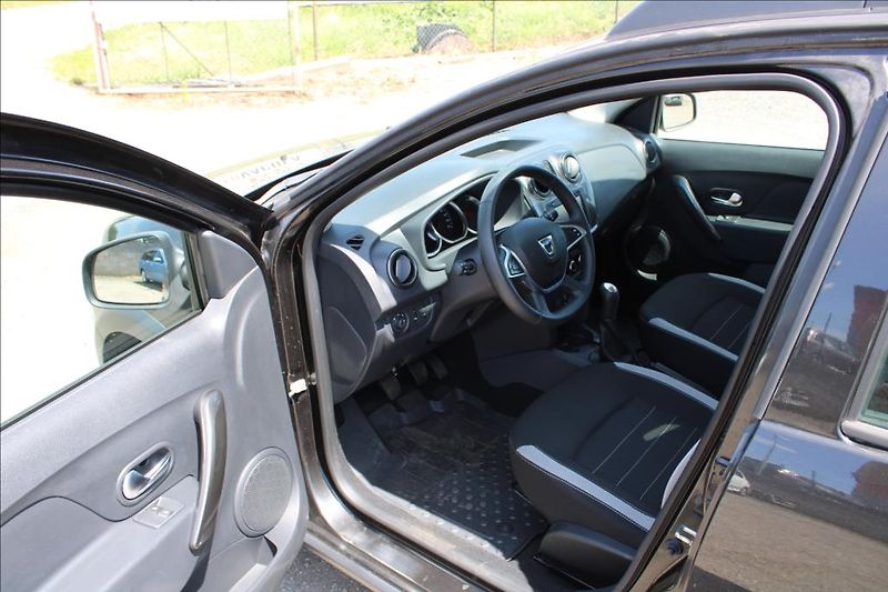 Dacia Sandero 0,9 TCe  STEPWAY, TOP, ČR - fotka 9 z 31