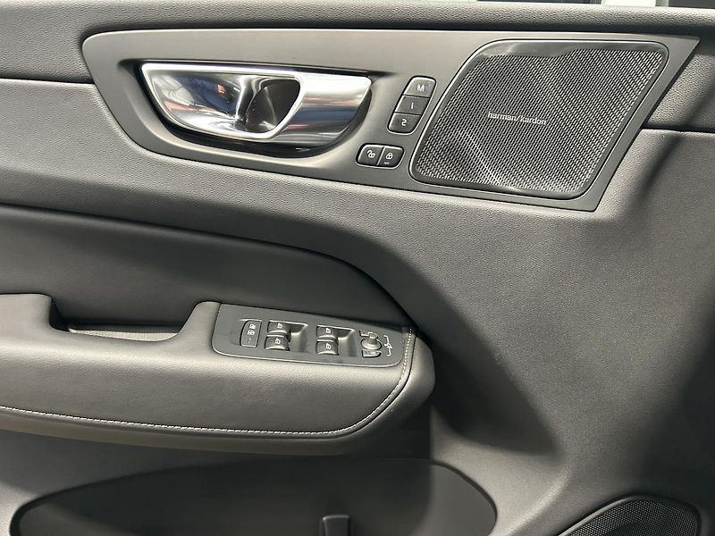 Volvo XC60 2.0  B4 4x4 ULTIMATE - fotka 33 z 33