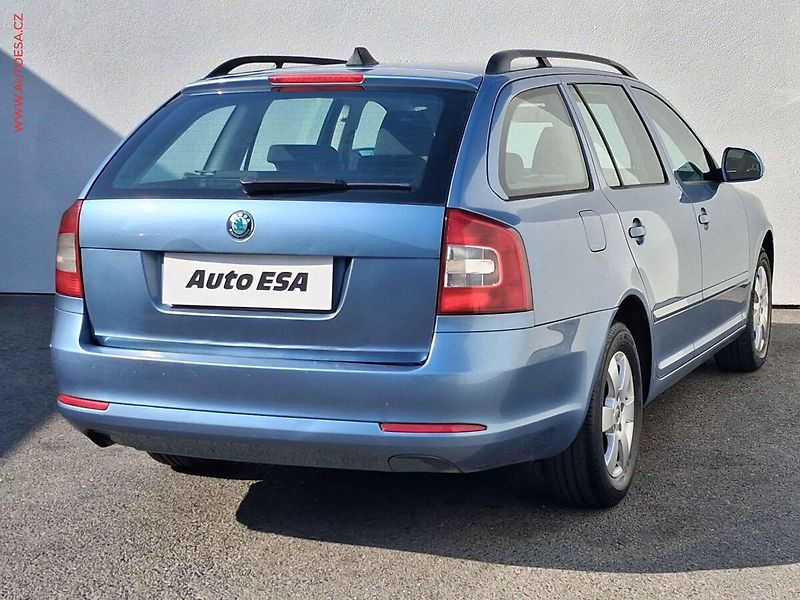 Škoda Octavia (2012) 1.6 TDI, ČR, AC, temp, tažné - fotka 4 z 16