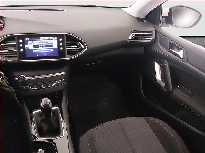 Peugeot 308 (2017) 1.6 BlueHDi, Serv.kniha - fotka 8 z 19