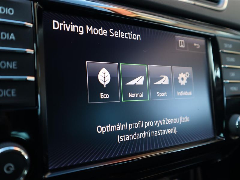 Škoda Superb 2,0 TDi, Kessy, FrontAssist, P - fotka 22 z 40