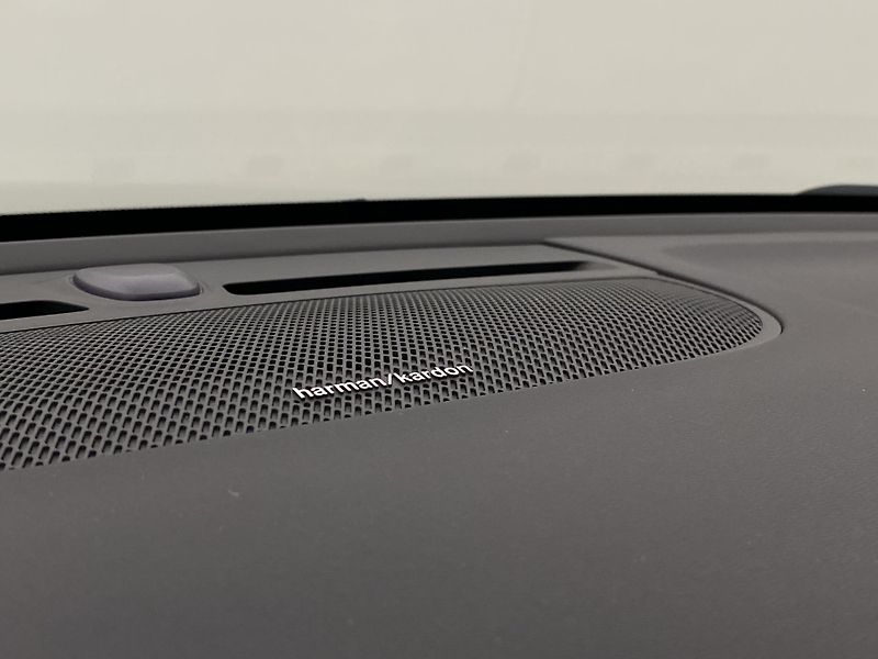 Volvo XC40 B4 DARK ULTRA AUT CZ - fotka 30 z 59