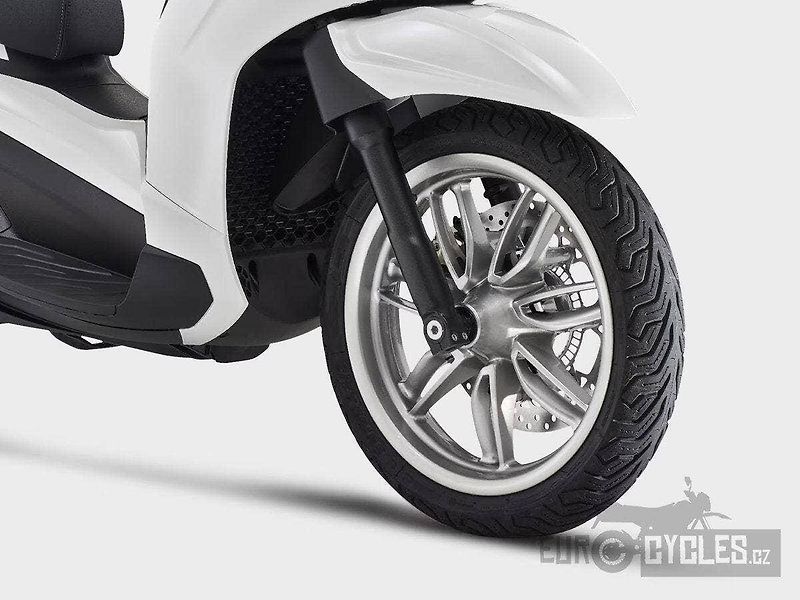 Piaggio (2026) Beverly 310 HPE E5+ AKCE - 25 - fotka 5 z 6