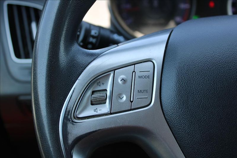 Hyundai ix35 2,0 i  KLIMA,STK 5/2028,TAŽNÉ - fotka 27 z 30