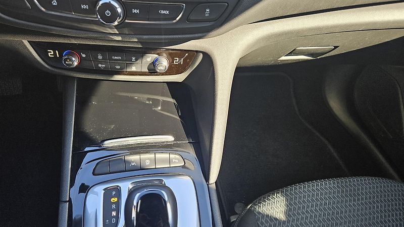 Opel Insignia (2022) 2.0 CDTi 128kW Elegance AT8 - fotka 24 z 28