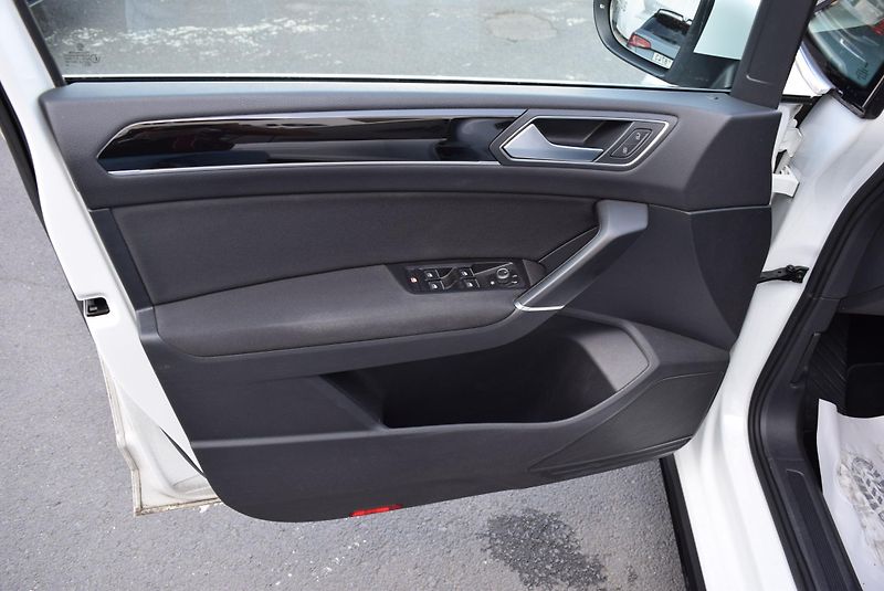 Volkswagen Touran (2018) 1.4TSI 110kw R-line NAVI LED - fotka 19 z 50