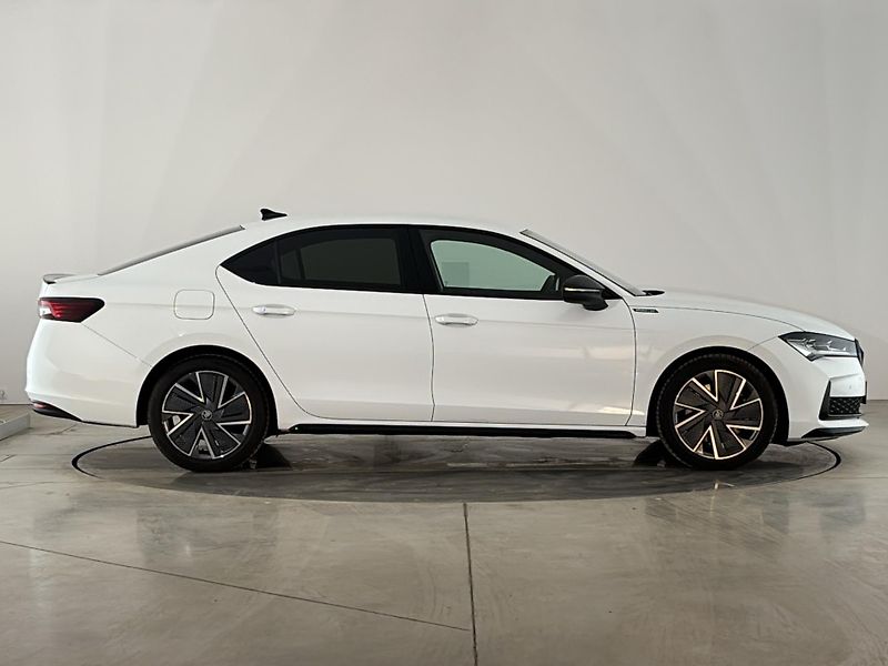 Škoda Superb Sportline 4x4 DSG - fotka 16 z 30