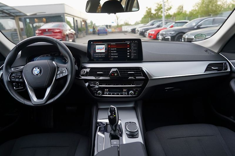 BMW Řada 5 520d AT/190 PS/1.maj/tažné/Led - fotka 28 z 48