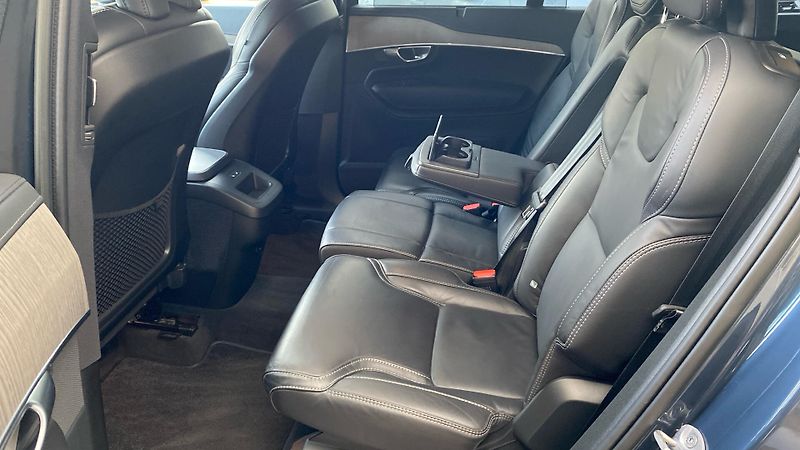 Volvo XC90 PLUS BRIGHT, B5 AWD, 173+10 kW - fotka 9 z 38