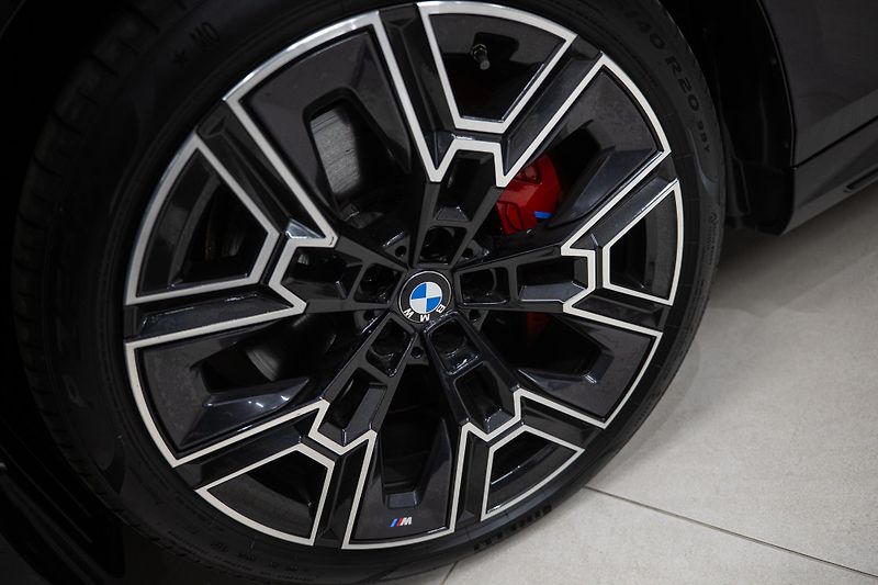 BMW Řada 5 (2025) 540xd M-SPORT NEZÁVISLÉ PANO  - fotka 8 z 54