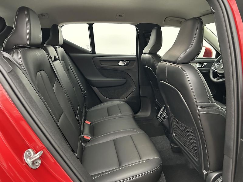 Volvo XC40 1.5 T2 Plus - fotka 16 z 30