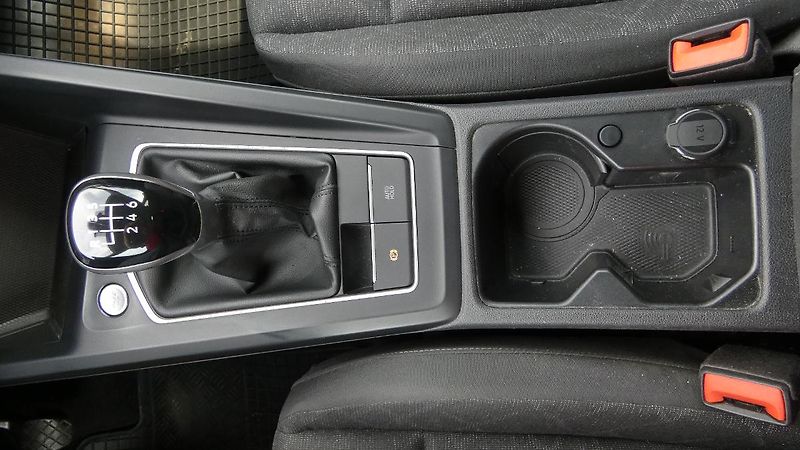 Volkswagen Golf Variant 2.0 TDI Life - fotka 16 z 21