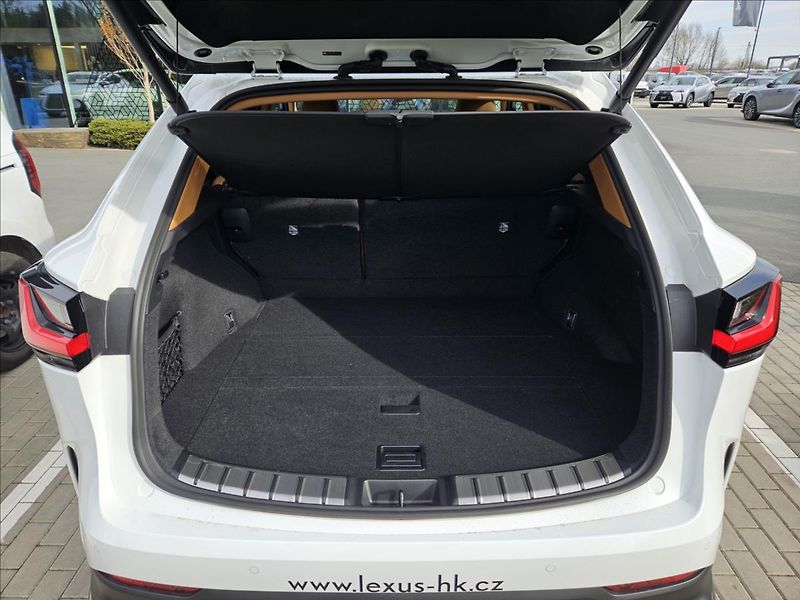 Lexus NX 350h 2,5 Executive - fotka 8 z 9