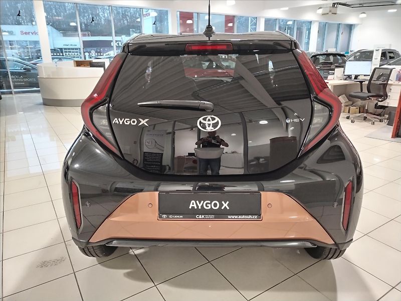 Toyota Aygo (2025) 1,5 HYBRID e-CVT 116 k  EXECUT - fotka 6 z 8