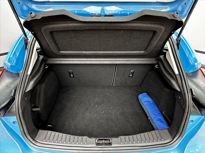 Ford Focus 1,6 i 16V 77kW-CZ-1 MAJITEL!! - fotka 15 z 32