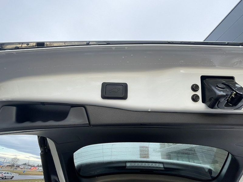 Toyota RAV4 2.5 Plug-In Hybrid 4x4Dynamic - fotka 11 z 29