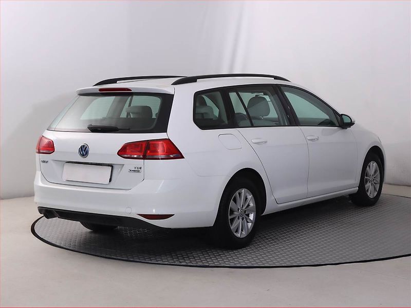 Volkswagen Golf (2015) 1.6 TDI, Tempomat - fotka 5 z 17