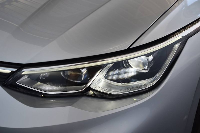 Volkswagen Golf (2021) 1.5TSI 96kW, LED - fotka 21 z 23