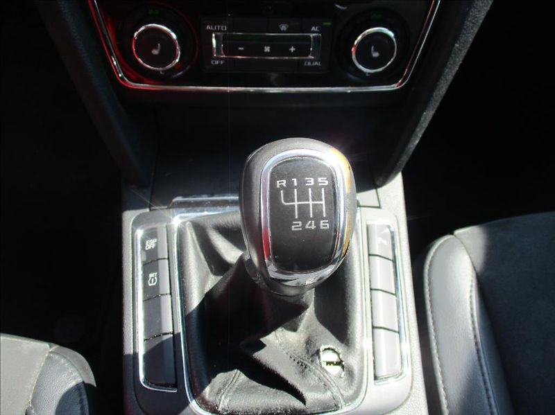 Škoda Superb 2,0 TDi, Eleg.aut,klim s.kn,CZ - fotka 18 z 44