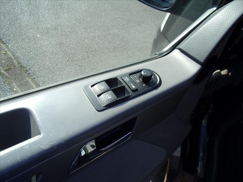 Volkswagen Multivan 2,5 TDI Comfortline 4x4 - fotka 17 z 27