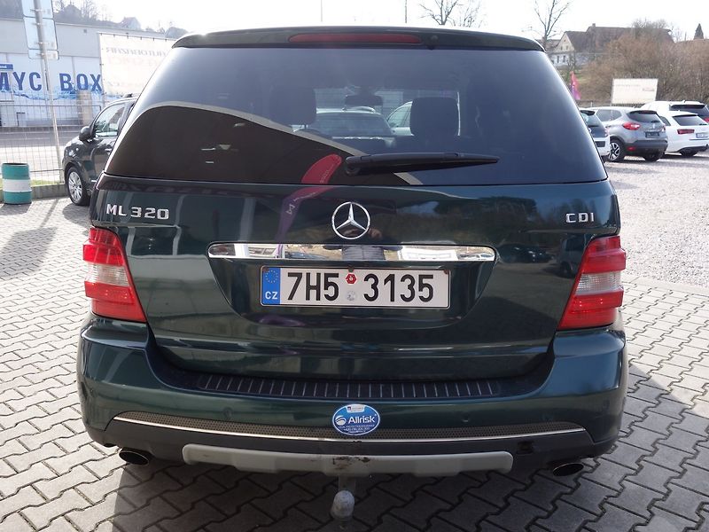 Mercedes-Benz Třídy M (2006) ML 320CDI 165kW 4MATIC - fotka 7 z 34