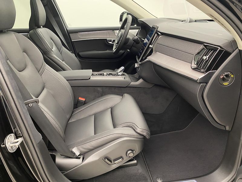 Volvo XC90 (2026) T8 AWD RECHARGE DARK ULTRA - fotka 29 z 68