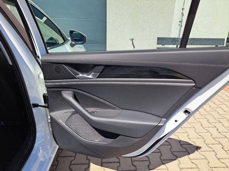 Volkswagen Passat (2025) 1.5 TSI Business 150kW eHybrid - fotka 27 z 31