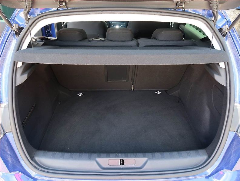 Peugeot 308 (2018) Active Pack 1.2 PureTech - fotka 14 z 17