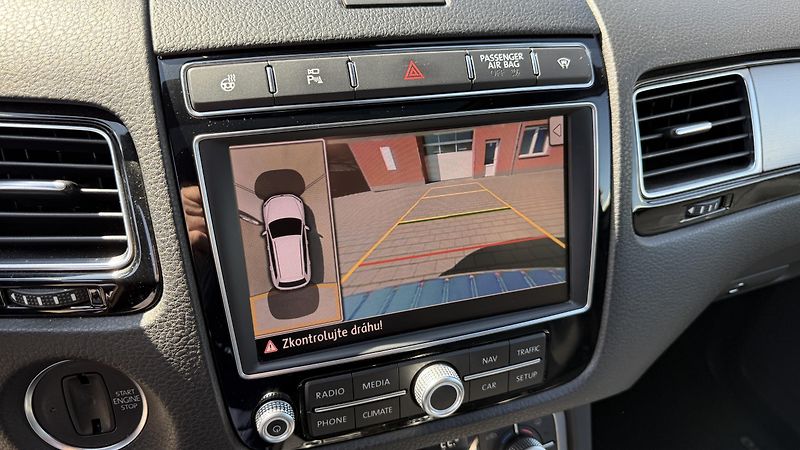 Volkswagen Touareg 3.0TDi*193kW*R-LINE*PERLEŤ - fotka 24 z 44