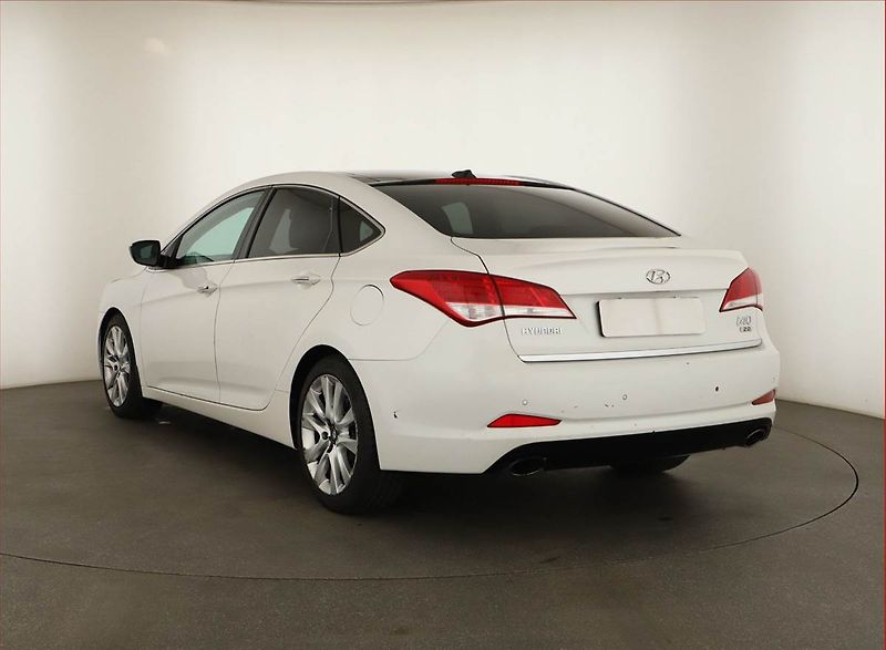 Hyundai i40 (2013) 2.0 GDI, Automat, Navi, Xenony - fotka 4 z 20