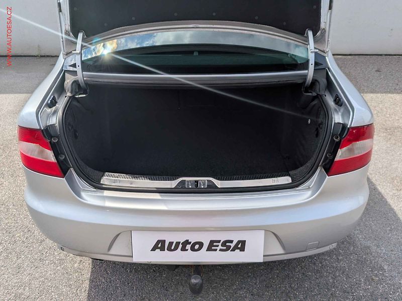 Škoda Superb (2008) 2.0TDi, ČR, Elegance, DSG - fotka 7 z 15