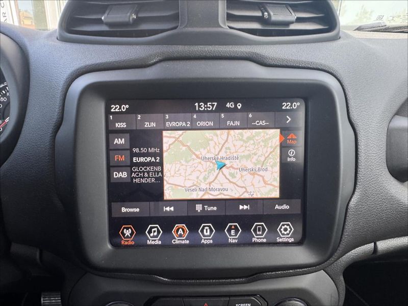 Jeep Renegade 1,5 e-Hybrid S FWD  Limited - fotka 14 z 14