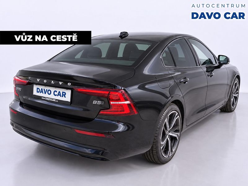 Volvo S60 2,0 B5 184 kW Ultimate Dark AW - fotka 2 z 10