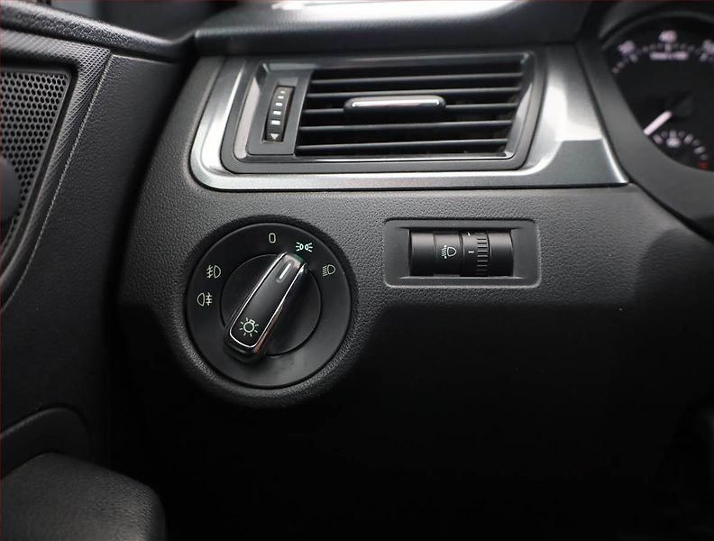 Škoda Rapid (2014) Spaceback 1.2 TSI, ČR,1.maj - fotka 15 z 16