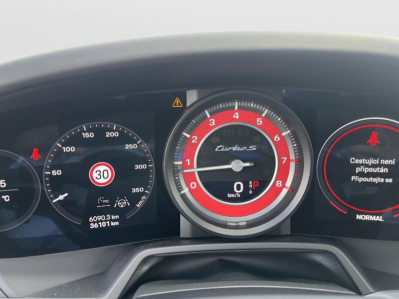 Porsche 911 Turbo S - fotka 18 z 28