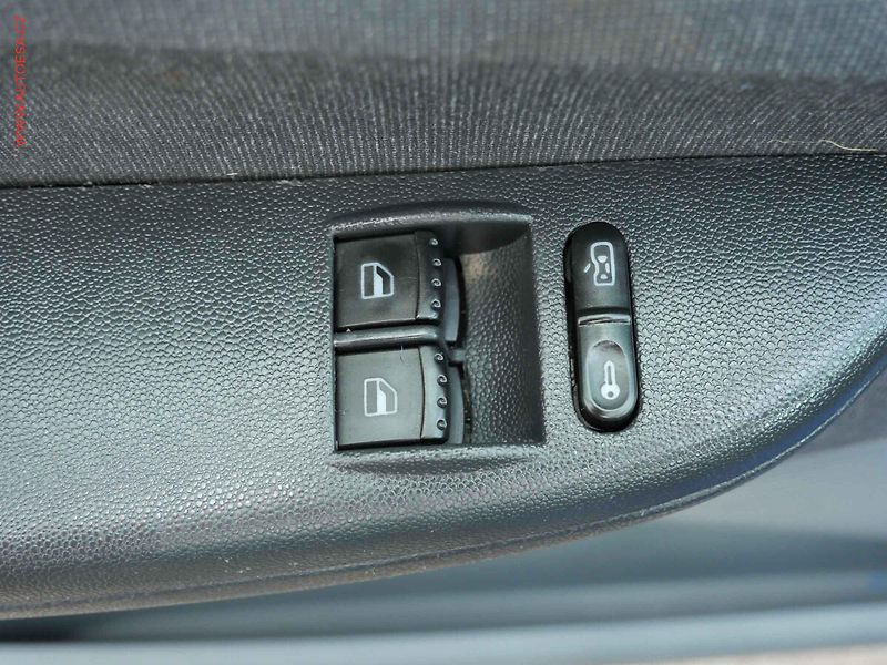 Škoda Fabia (2002) 1.2 i, ČR, El.výbava, TZ - fotka 11 z 11