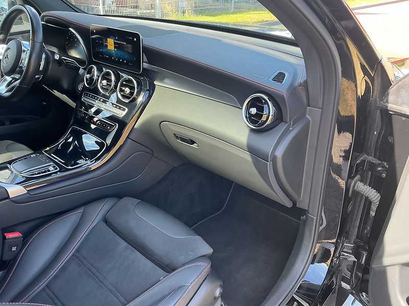 Mercedes-Benz GLC 220 d AMG 4MATIC kupé - fotka 17 z 28