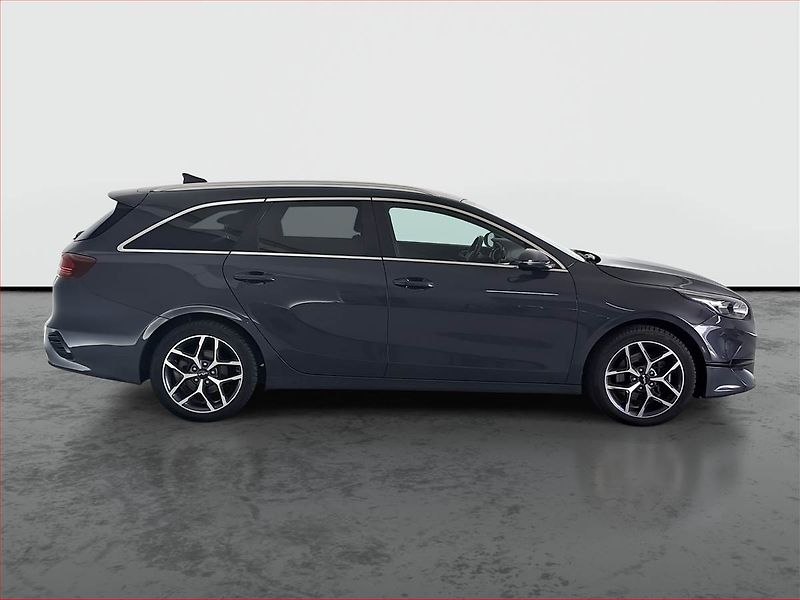 Kia Ceed (2023) Top 1.5 T-GDI, ČR,1.maj - fotka 6 z 17