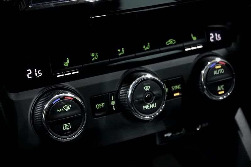 Škoda Octavia 3 Combi 1.4 TSI 110 kW DSG - fotka 29 z 36