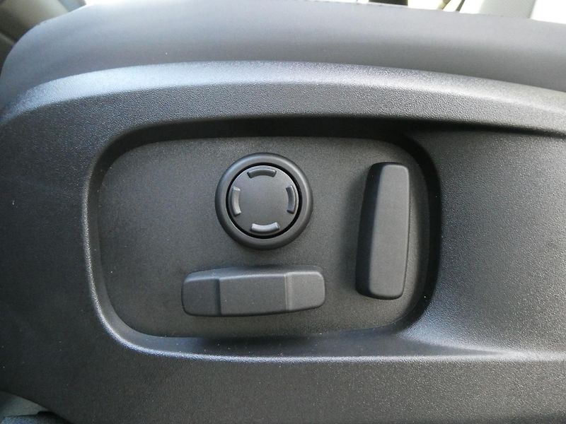 Land Rover Defender 110 3,0 X-Dynamic SE D250 - fotka 10 z 36