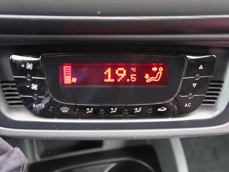 Seat Ibiza (2010) 1.4 16V, Tempomat - fotka 16 z 17