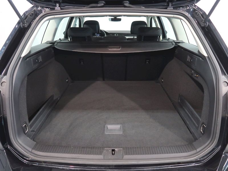 Volkswagen Passat (2017) COMFORTLINE 1.6TDI 88KW - fotka 35 z 37