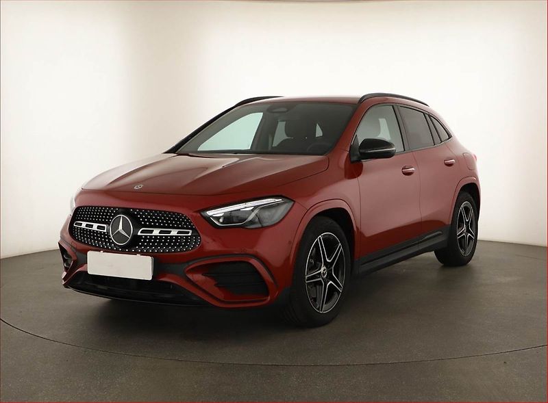Mercedes-Benz GLA (2025) 180, AMG LINE, KEYLESS - fotka 2 z 20