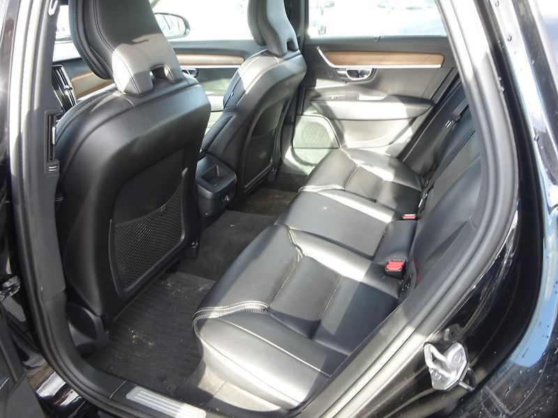 Volvo S90 D4 140kW Inscription ČR - fotka 7 z 25