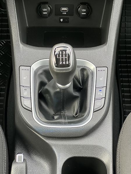Hyundai i30 1.5T-GDi KAMERA ČR 1.MAJ. DPH - fotka 26 z 47