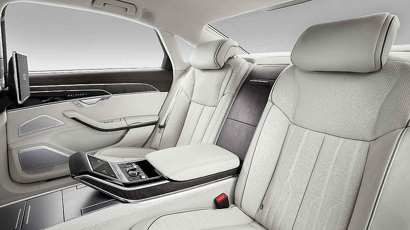 Audi A8L W12.