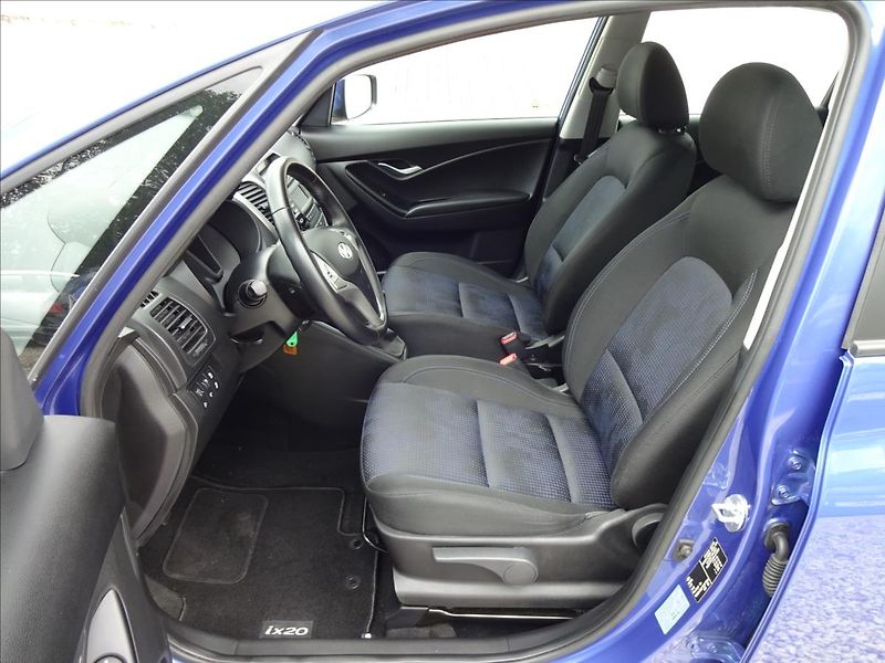 Hyundai ix20 1,6 i 91kW 56 000km - fotka 16 z 48