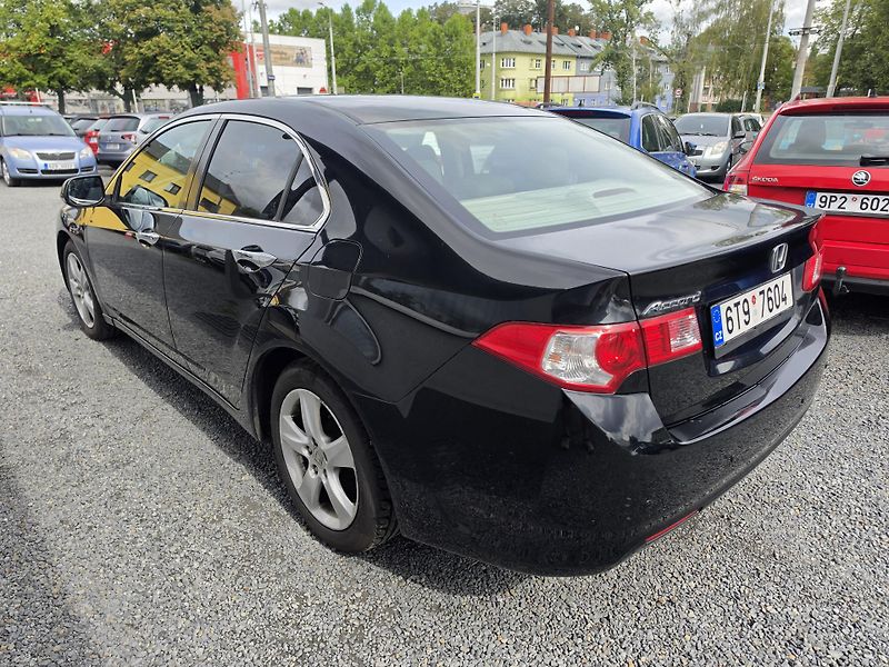 Honda Accord 2.2D - fotka 3 z 21
