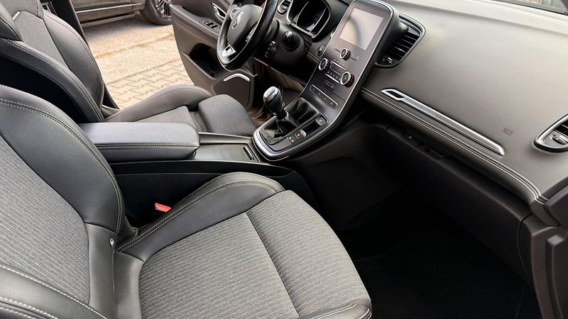 Renault Grand Scénic (2021) TCE 140,REZERVOVÁNO - fotka 8 z 56
