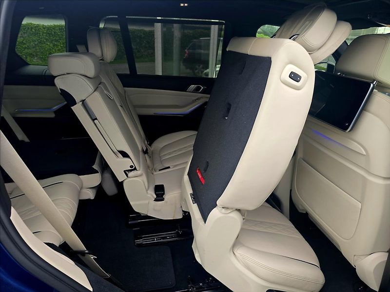 BMW X7 4,4 i 7MÍST TOP KOMPLET VÝBAVA - fotka 14 z 37